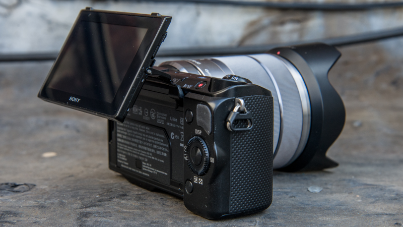 Illustration for article titled Sony NEX-5R Review: A Great Camera with a Few Missing Pieces